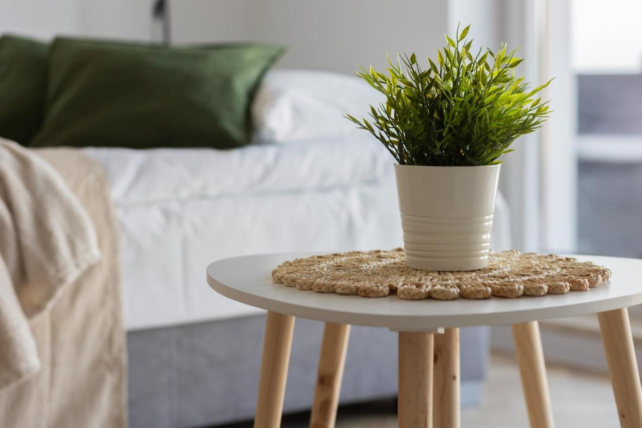 Ursus Sunny For 4 Guests With Parking & Balcony By Renters Apartment Warschau