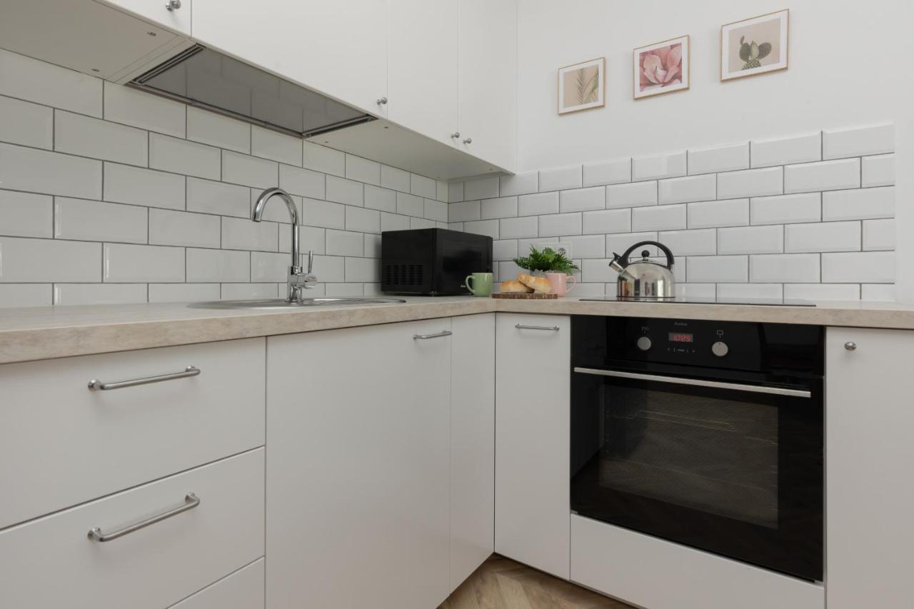 Apartment Ursus Sunny For 4 Guests With Parking & Balcony By Renters Warschau