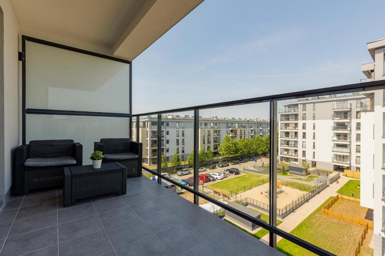 Ursus Sunny For 4 Guests With Parking & Balcony By Renters Apartment Warschau