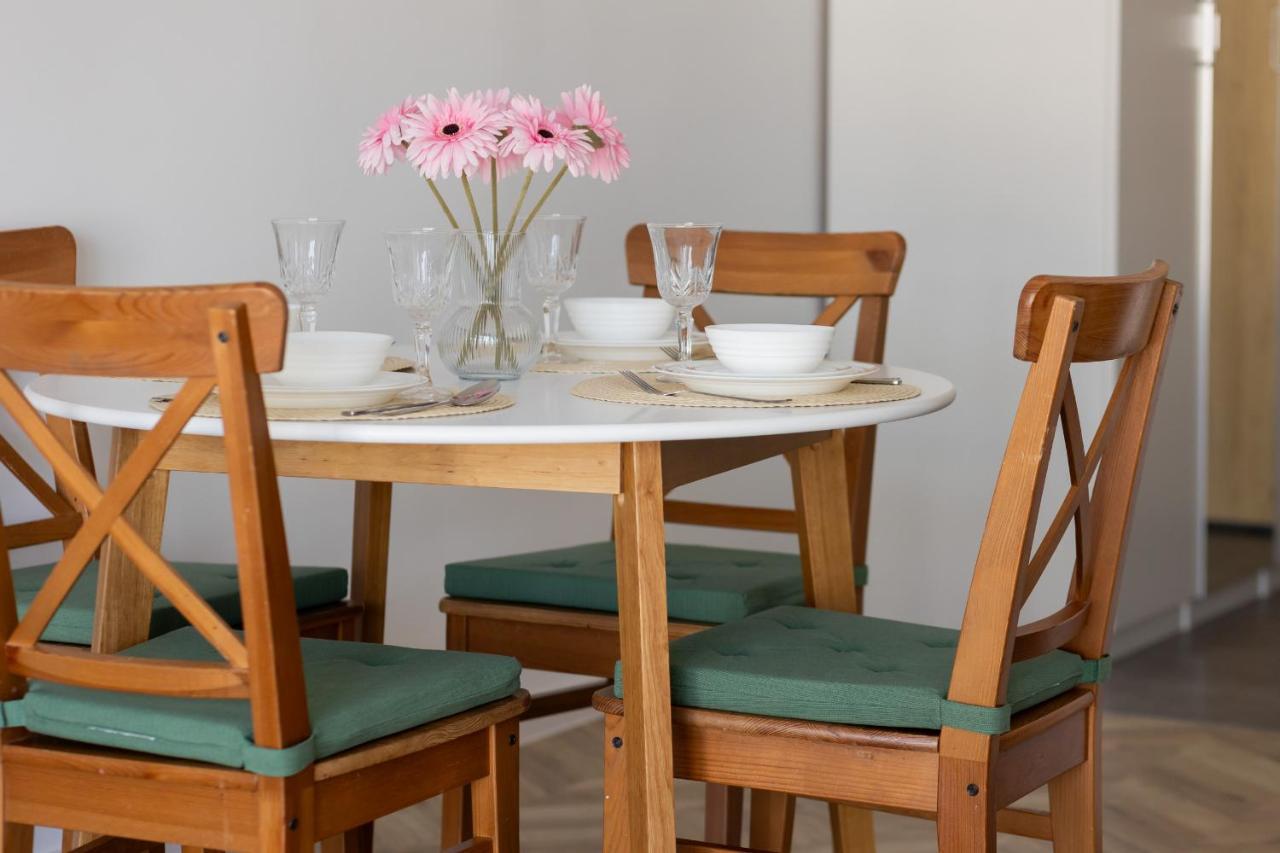 Ursus Sunny For 4 Guests With Parking & Balcony By Renters Warschau